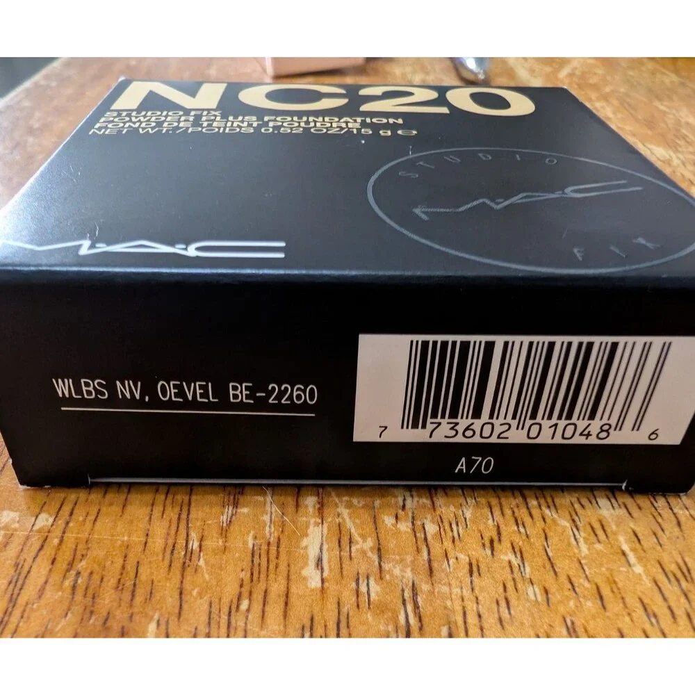 MAC Studio Fix Powder Plus Foundation NC20 Original Formula Matte Oil Control